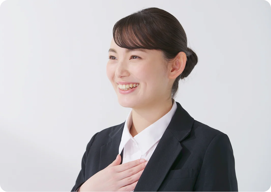 笑顔で話す就活生